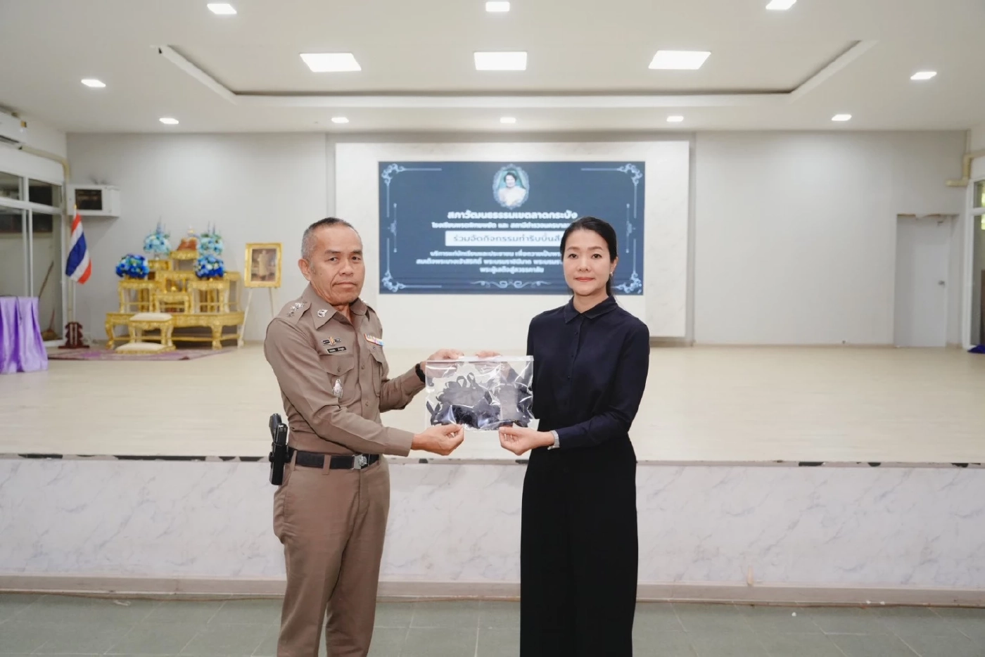 สภาวัฒนธรรม กทม.จัดกิจกรรมทำริบบิ้นสีดำ ถวายเป็นพระราชกุศล