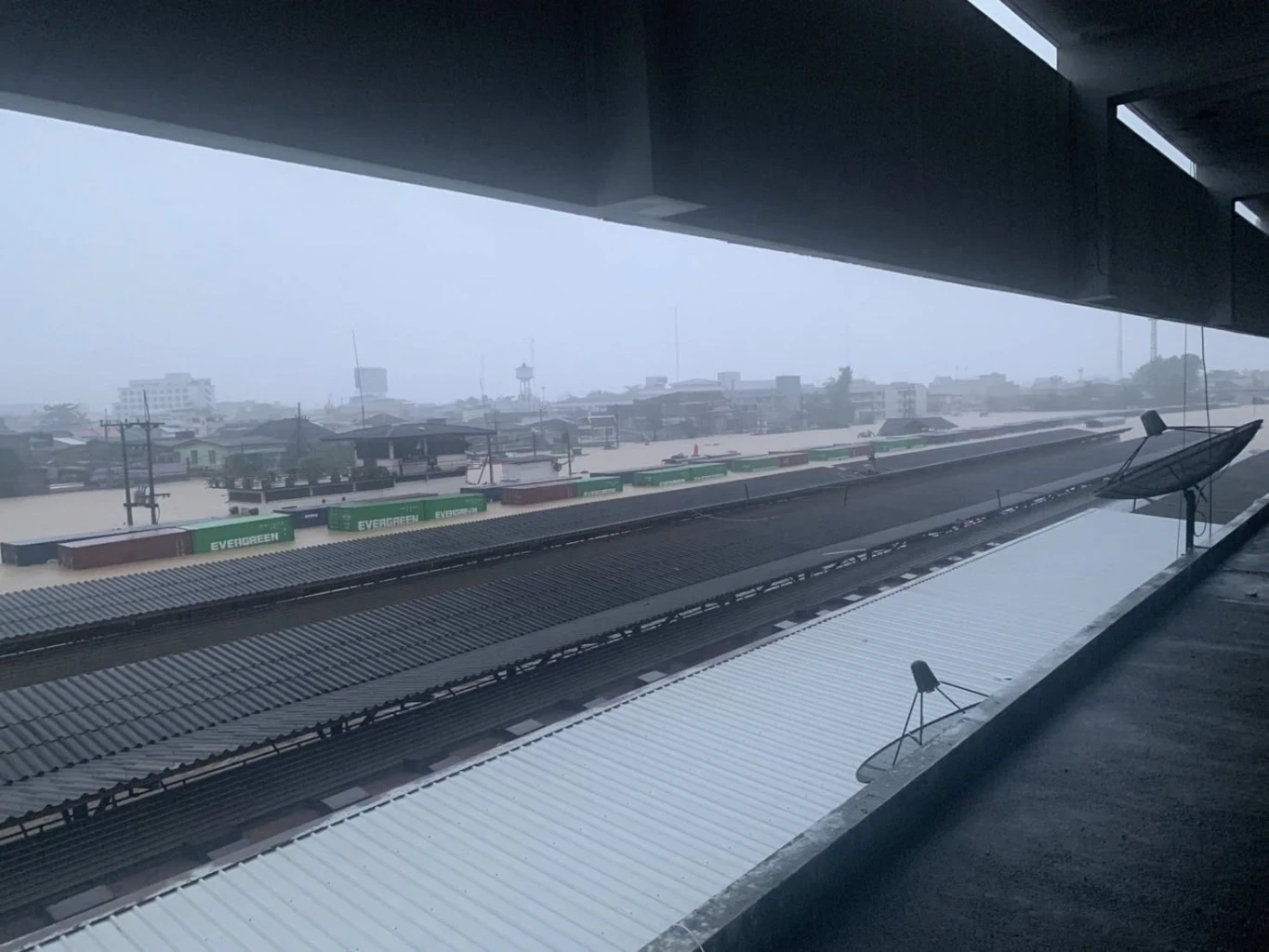 "การรถไฟฯ" ปรับเปลี่ยนสถานีต้นทาง –ปลายทาง  8 ขบวน และงดเดินอีก 22 ขบวน หลังน้ำท่วมทางรถไฟสายใต้