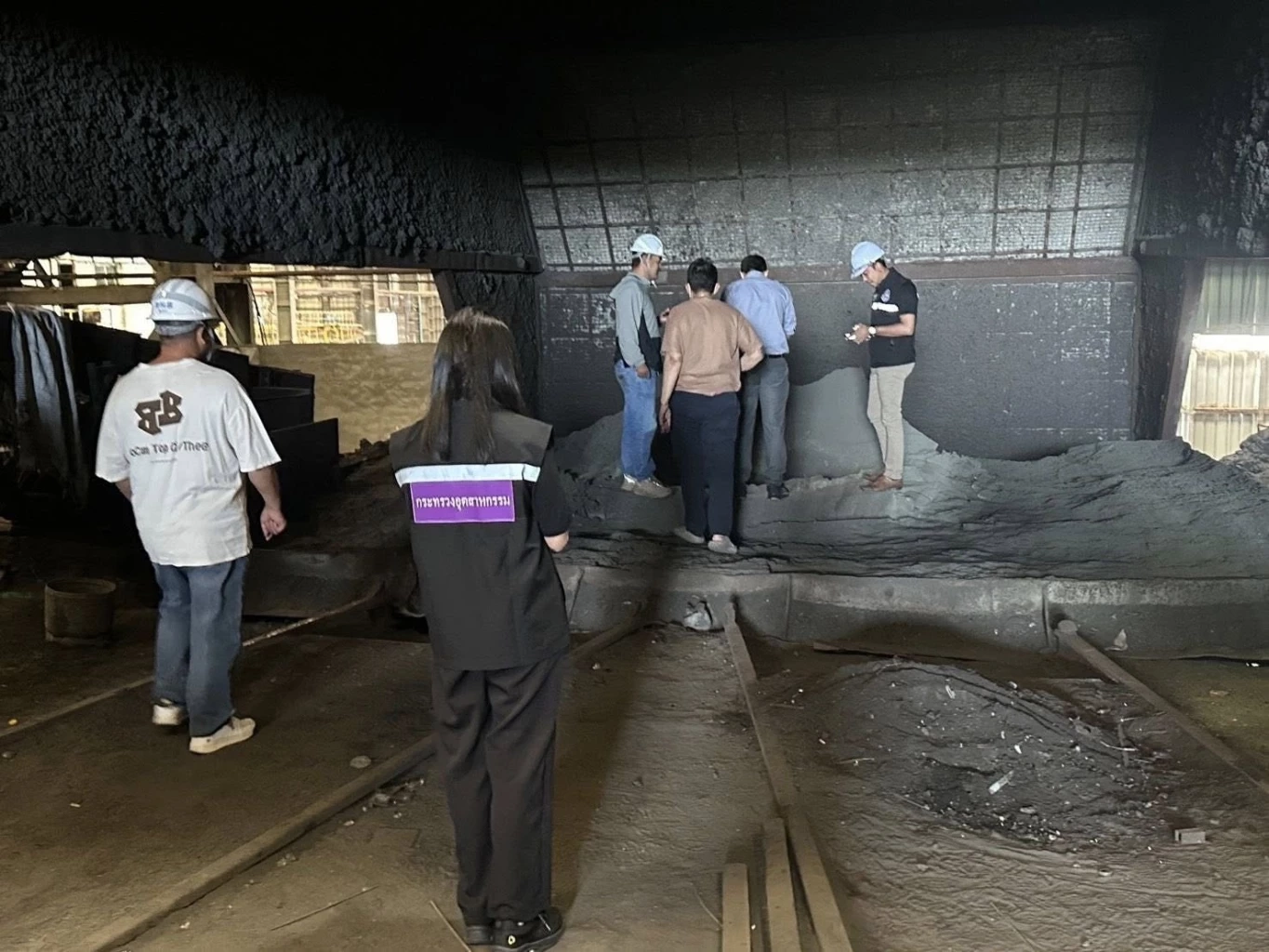 เลขาฯรมว.อุตฯ ยัน ซินเคอหยวน หยุดกิจการ แต่ไม่ได้เลิกจ้าง พนง.