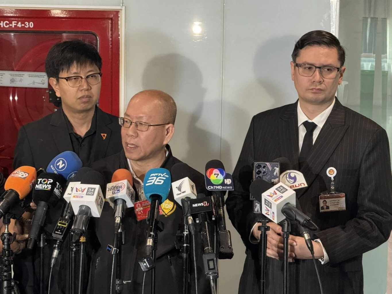 “อัจฉริยะ” หอบหลักฐานเส้นเงิน ส่งให้ “โรม” ตรวจสอบ นักการเมือง ช.