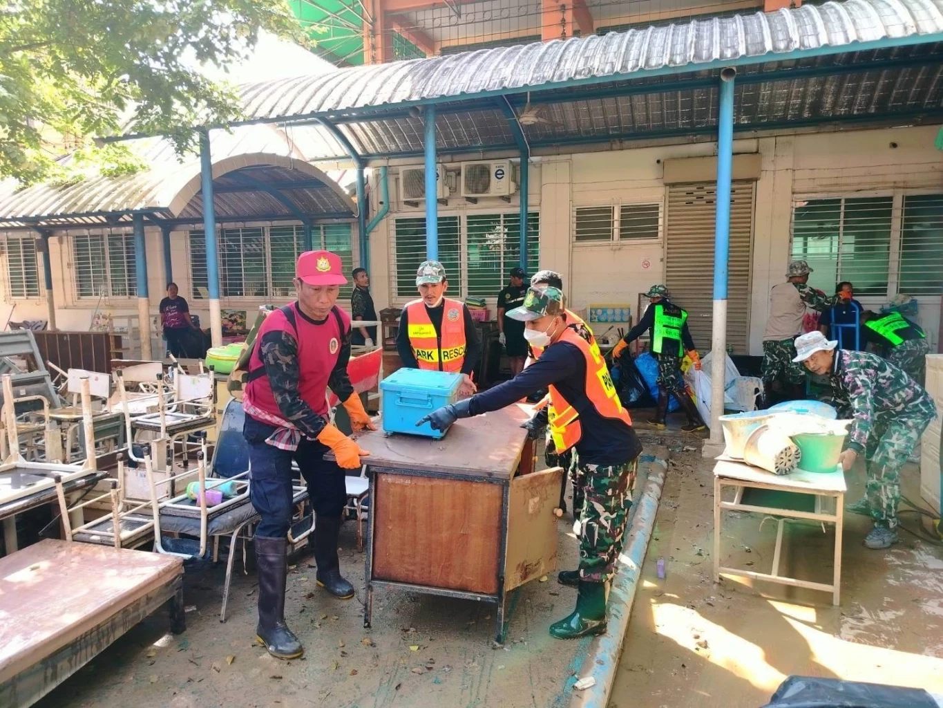 “Big Cleaning คืนความสุข คนสงขลา” วันแรก เก็บขยะกว่า 300 ตัน