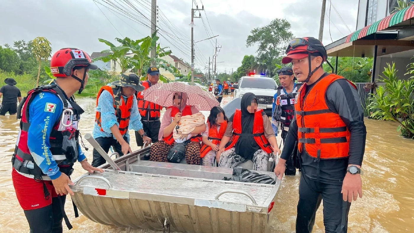 ซีพีรวมพลังช่วยน้ำท่วมใต้  “ซีอีโอศุภชัย” ลุยส่งถุงกำลังใจ–อาหาร–หน่วยเคลื่อนที่เร็ว เข้าพื้นที่วิกฤต 10 จังหวัดทันที