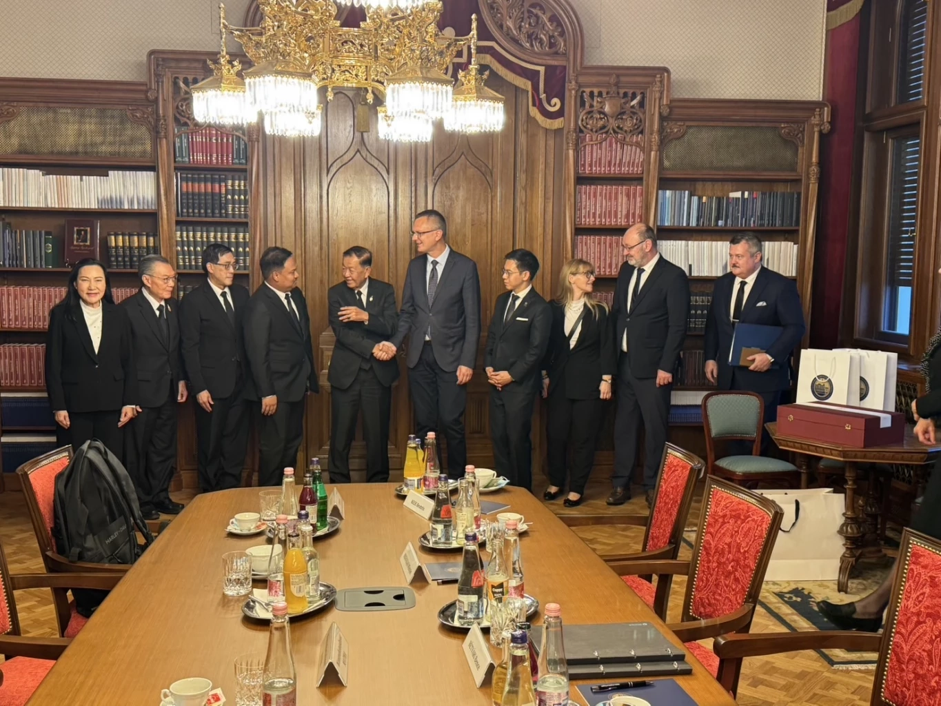 สัมพันธ์แน่นแฟ้น! ฮังการี ก็สร้างรั้วชายแดน - หนุนไทย \"ปราบสแกมเมอร์\" (มีคลิป)