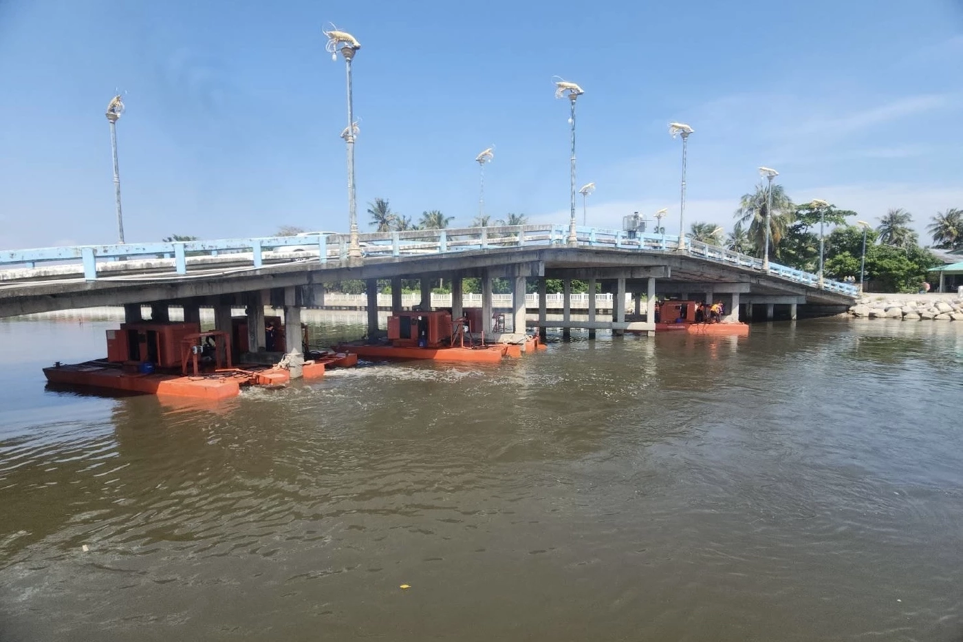 เร่งติดตั้งเรือผลักดันน้ำที่คลองปากแตระ อ.ระโนด ดันมวลน้ำออกสู่อ่าวไทย