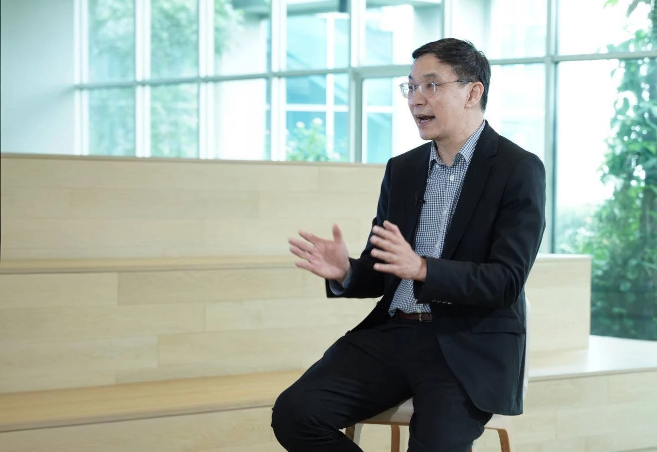 ดร.สมเกียรติ ตั้งกิจวานิชย์ 