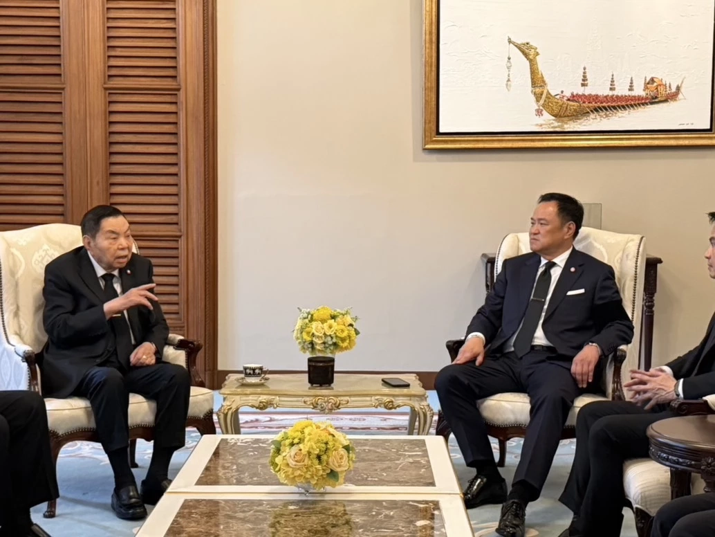 "พ่อนายกฯ" เข้าทำเนียบฯ คาดร่วมทานอาหารกลางวันกับ "ลูกชาย"