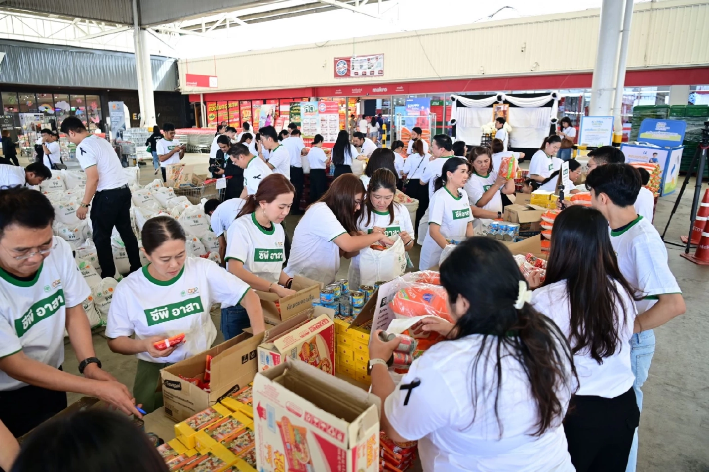 ซีพีรวมพลังช่วยน้ำท่วมใต้  “ซีอีโอศุภชัย” ลุยส่งถุงกำลังใจ–อาหาร–หน่วยเคลื่อนที่เร็ว เข้าพื้นที่วิกฤต 10 จังหวัดทันที