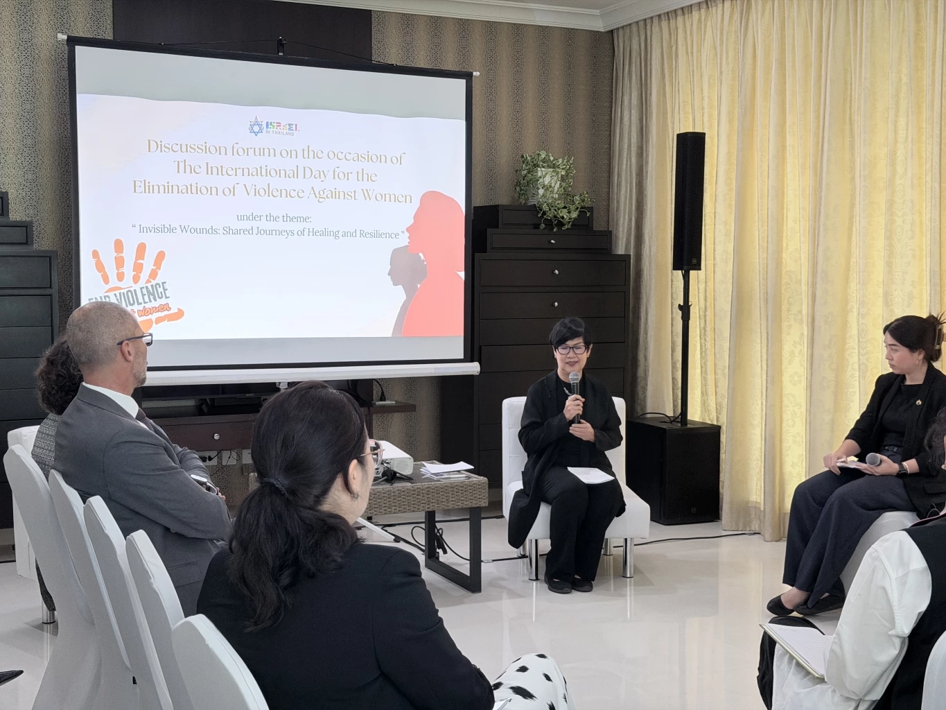 "ทูตอิสราเอล" เรียกร้องทั่วโลกช่วยกัน "ยุติความรุนแรงต่อสตรี"