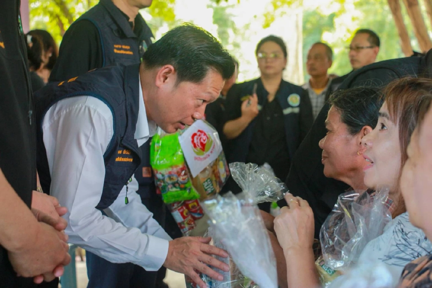 "รมช.เกษตร" ห่วงผู้ประสบอุทกภัยอ่างทอง ยืนยันรัฐไม่ทอดทิ้ง (มีคลิป)