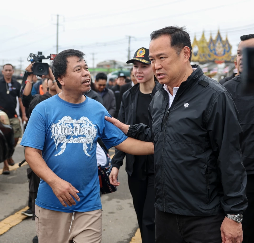"นายกฯ แป้น" โผล่ต้อนรับ นายกฯ "อนุทิน" บินถึงหาดใหญ่ ลงใต้รอบที่ 4