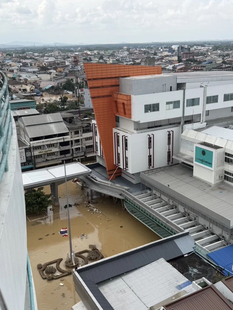 หาดใหญ่ ทยอยปล่อยกระแสไฟฟ้า ต่อสัญญาณโทรศัพท์