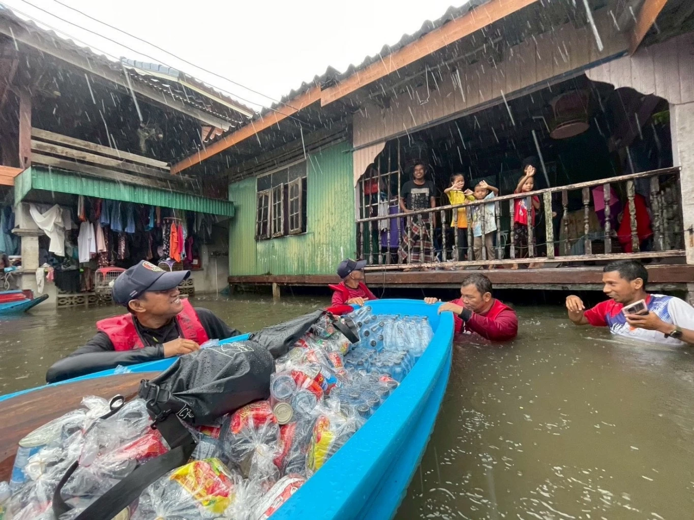 ชาวสงขลา "เขียนจดหมายถึงนายกฯ" เราต้องการอพยพฉุกเฉิน มีหน้าที่และอำนาจโดยตรง ไม่ใช่แค่ลงพื้นที่ถ่ายรูป
