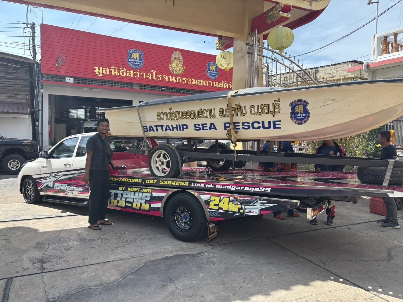 "ส.ส.กอล์ฟ เมืองกาญจน์" ระดมเรือ-เจ็ตสกี ช่วยน้ำท่วมหาดใหญ่