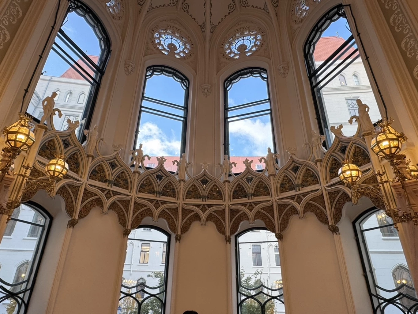 \"มหาดไทยฮังการี\" ตำนานอาคาร 121 ปีสุดอลัง (มีคลิป)