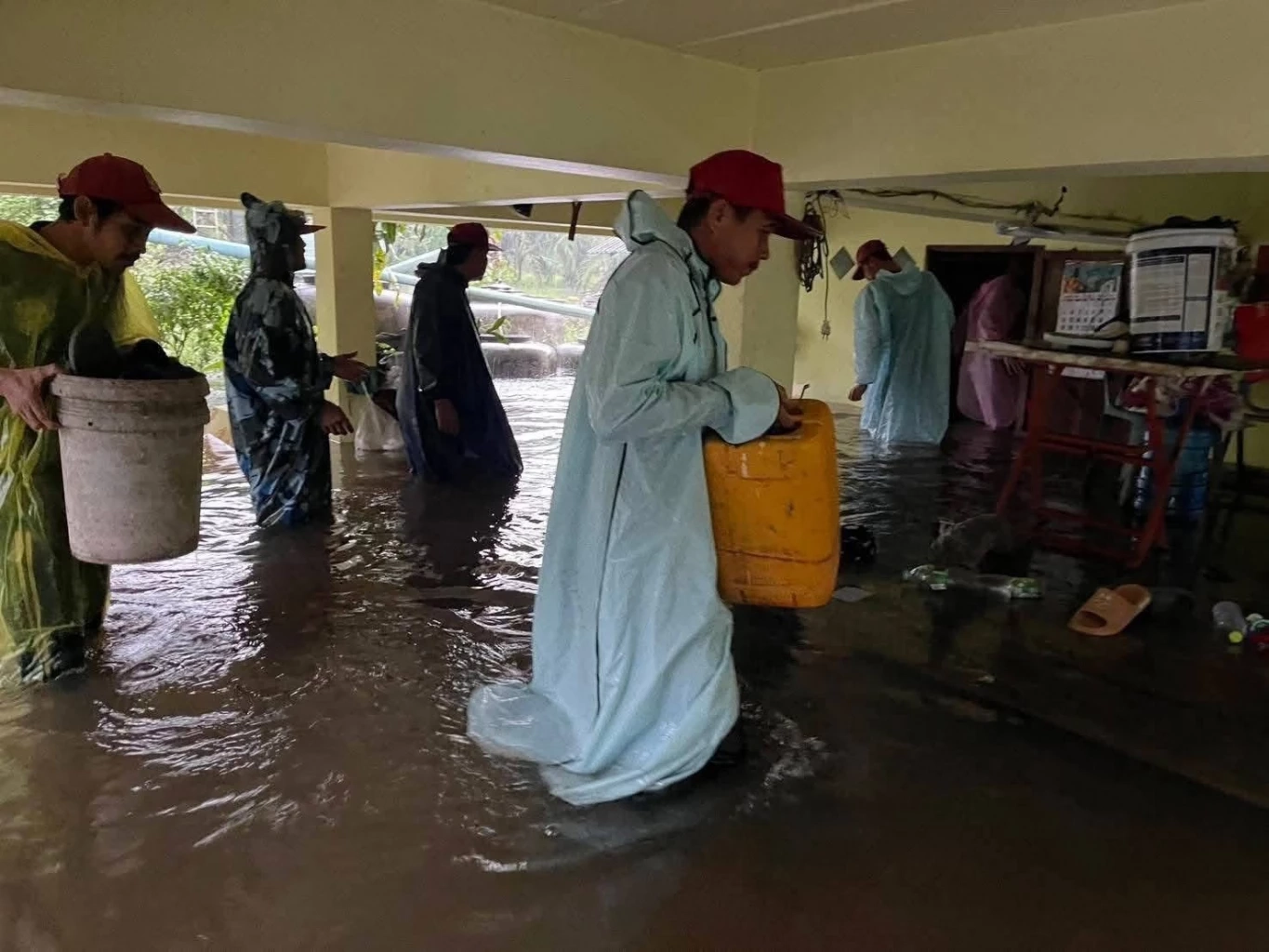 "สุชาติ" สั่งด่วน! ฮ.ทส.–กรมอุทยานฯ ระดมช่วยน้ำท่วม คน-สัตว์ -ผู้ป่วยฉุกเฉิน