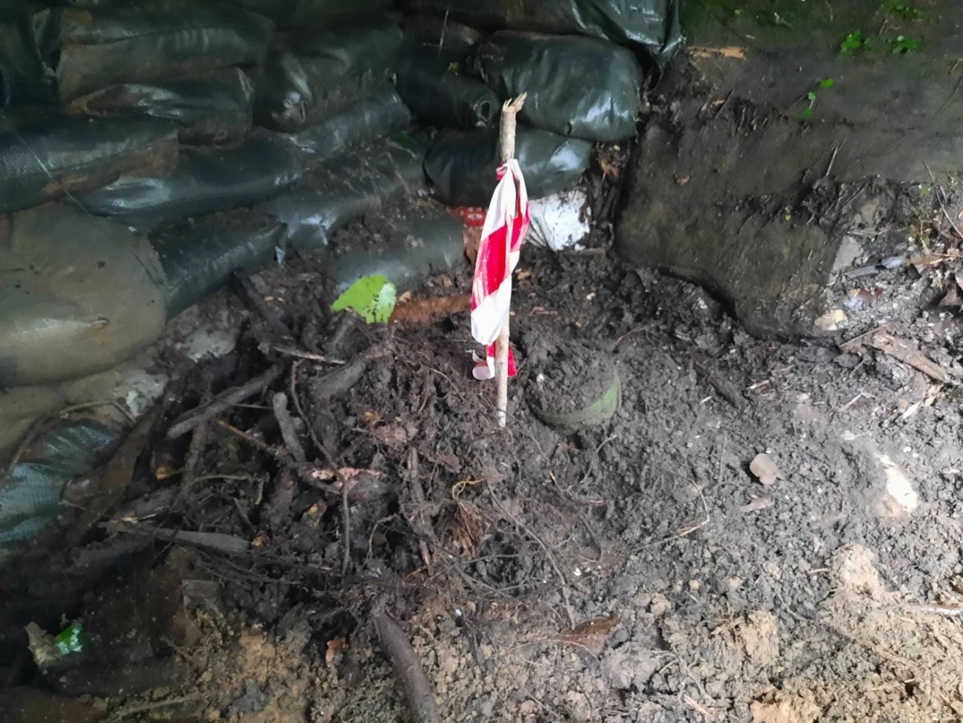 "ทัพภาคที่ 2" ยันคลิปจริง ทหารไทยร้อง "พุทโธ่ ทำงานไปด้วย เสี่ยงขาไปด้วย" หลังเจอทุ่นบึ้ม ในบังเกอร์ทหารกัมพูชา (มีคลิป)