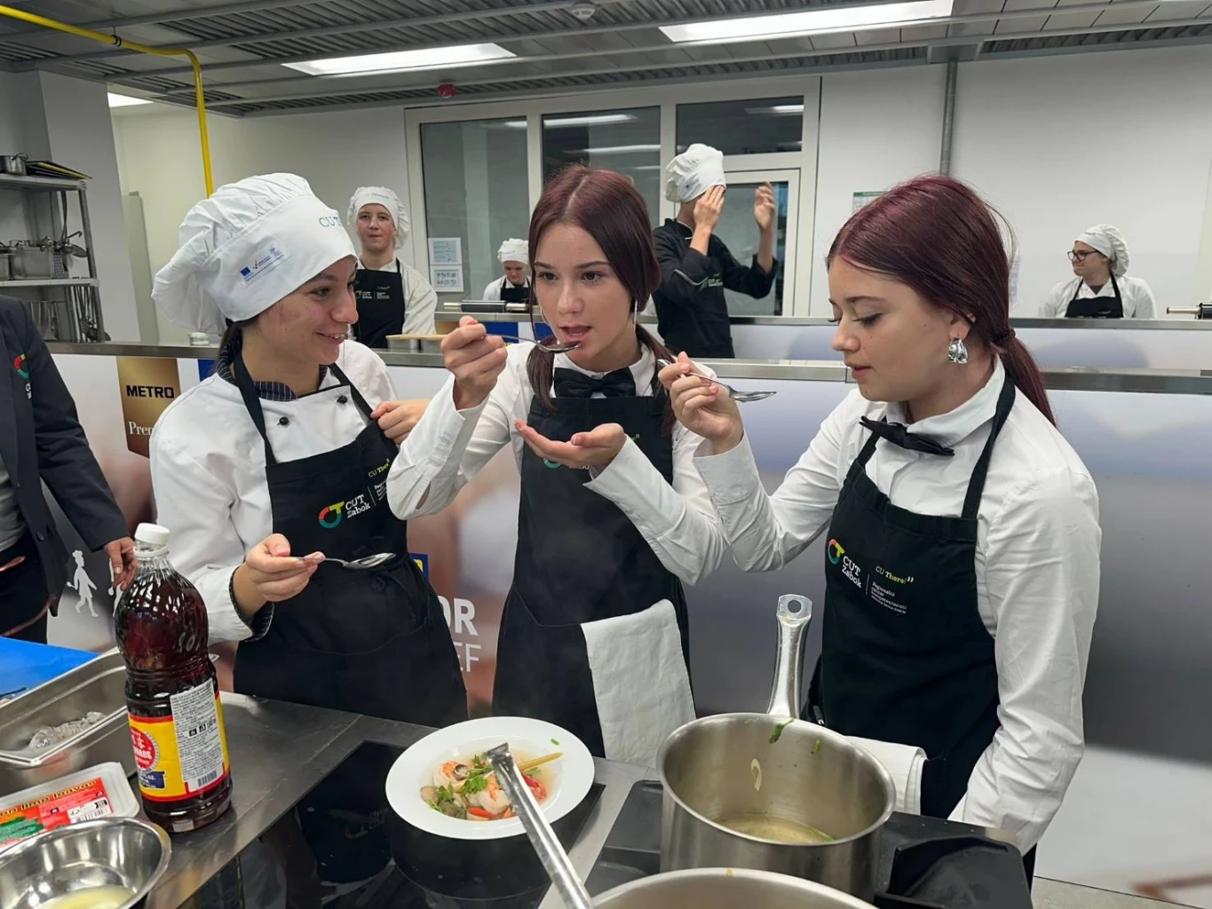 สถานทูตไทยในฮังการี ชู "พลังหญิง" ขับเคลื่อนซอฟต์พาวเวอร์ "อาหาร - มวย" (มีคลิป)