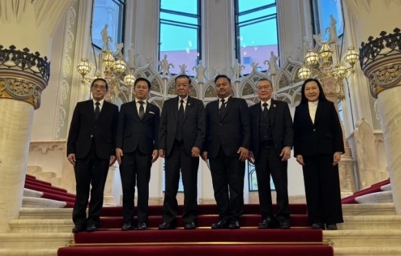 รื้อหลักสูตรพระปกเกล้า เลิกบินหรูดูงาน "ชะโงกทัวร์" เข้ม สกัด "วิ่งงาน" (มีคลิป)