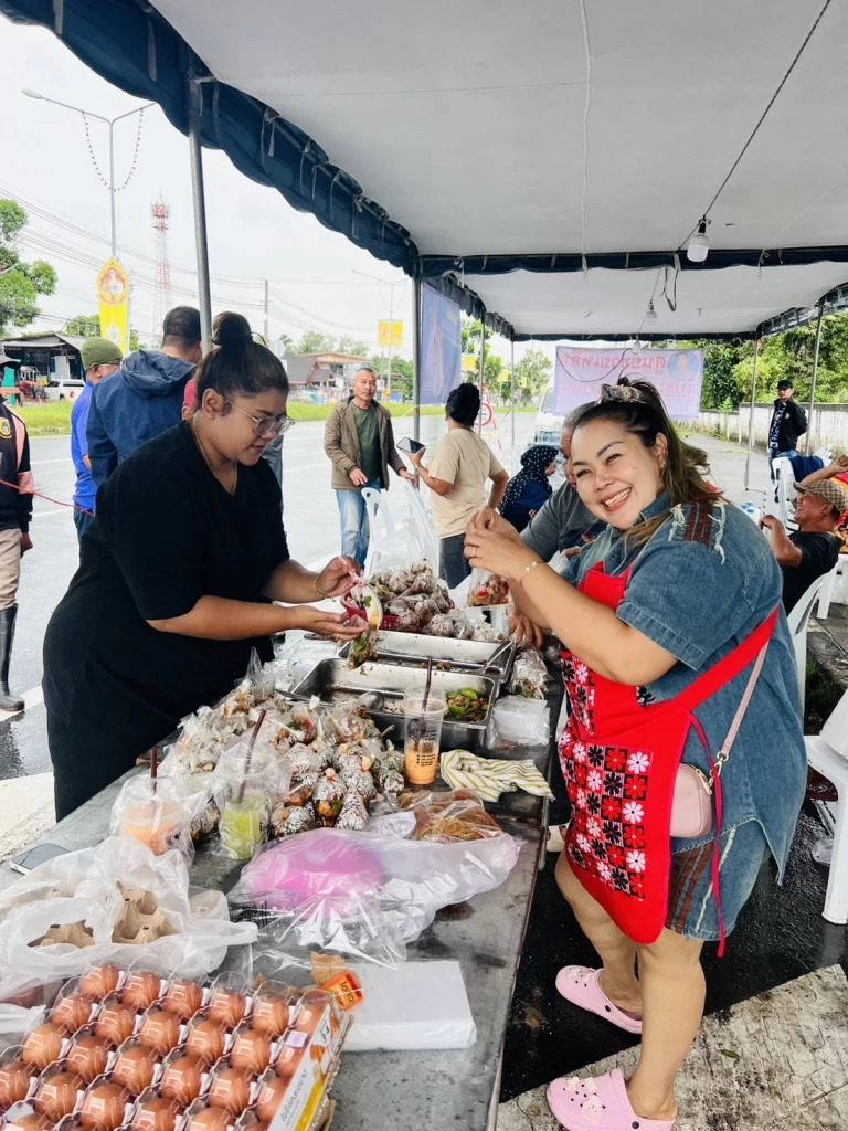 “ชัยชนะ-ทรงศักดิ์-พิทักษ์เดช-กนกพร” เปิดครัวช่วยน้ำท่วมเมืองคอน