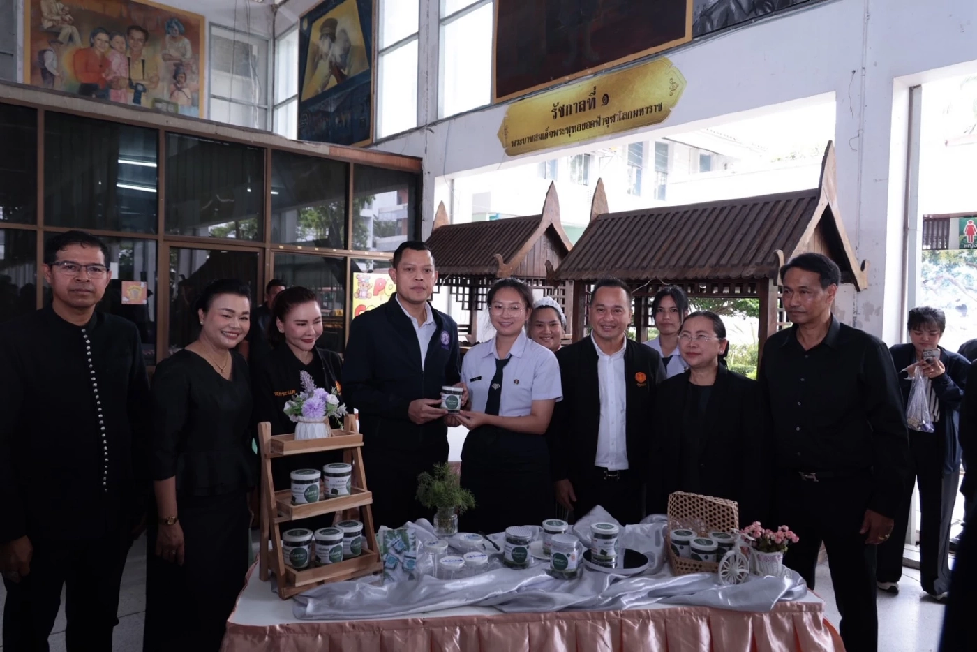 “ธนกร” เปิดกิจกรรมดันอาชีพเสริม 4 เมนูทำเงิน ให้ชาวชุมชนหนองโสน เพชรบุรี กว่า 300 คน