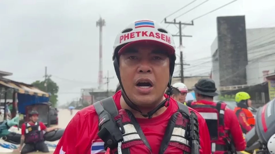 ผู้ว่าฯ สงขลา สั่งอพยพด่วน! พบผู้สูงอายุ-ผู้ป่วยติดค้างในบ้านจำนวนมาก