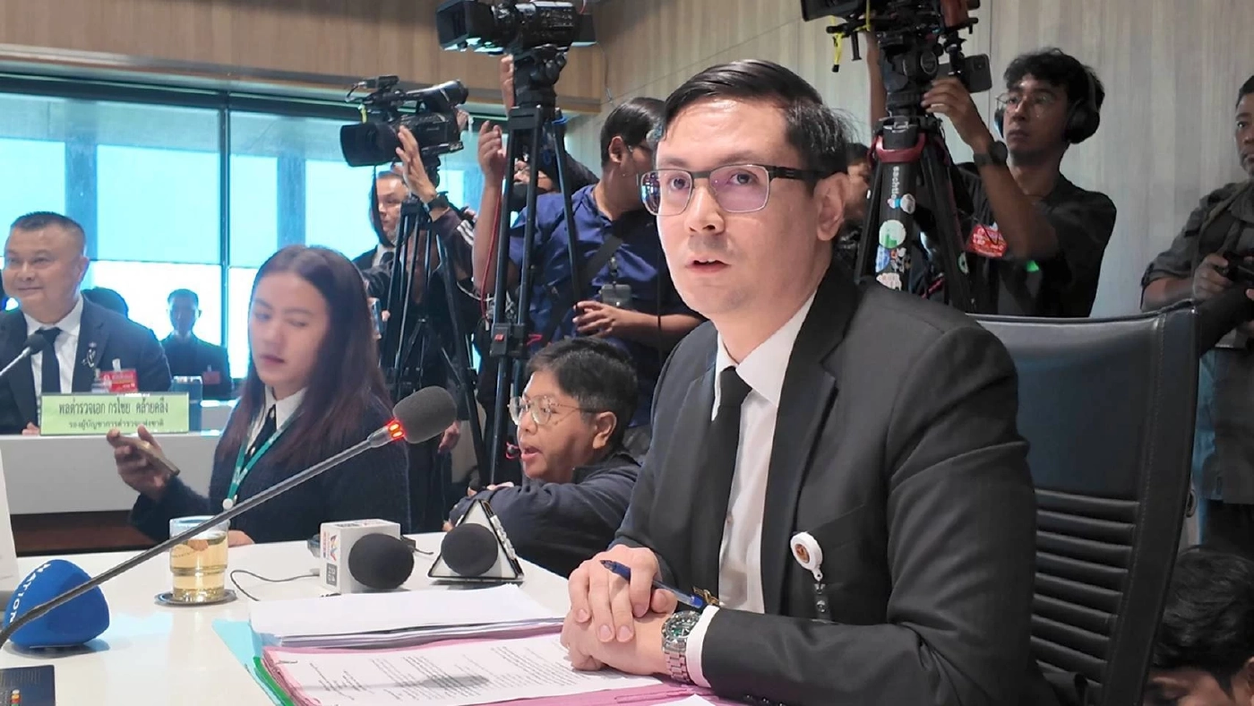  นายรังสิมันต์ โรม รองหัวหน้าพรรคประชาชน ปธ.กมธ.มั่นคงฯ 