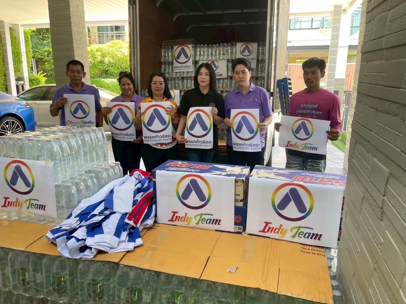 พรรคก้าวอิสระ ร่วมกับจิตอาสาระดมสรรพกำลังช่วยชาวหาดใหญ่