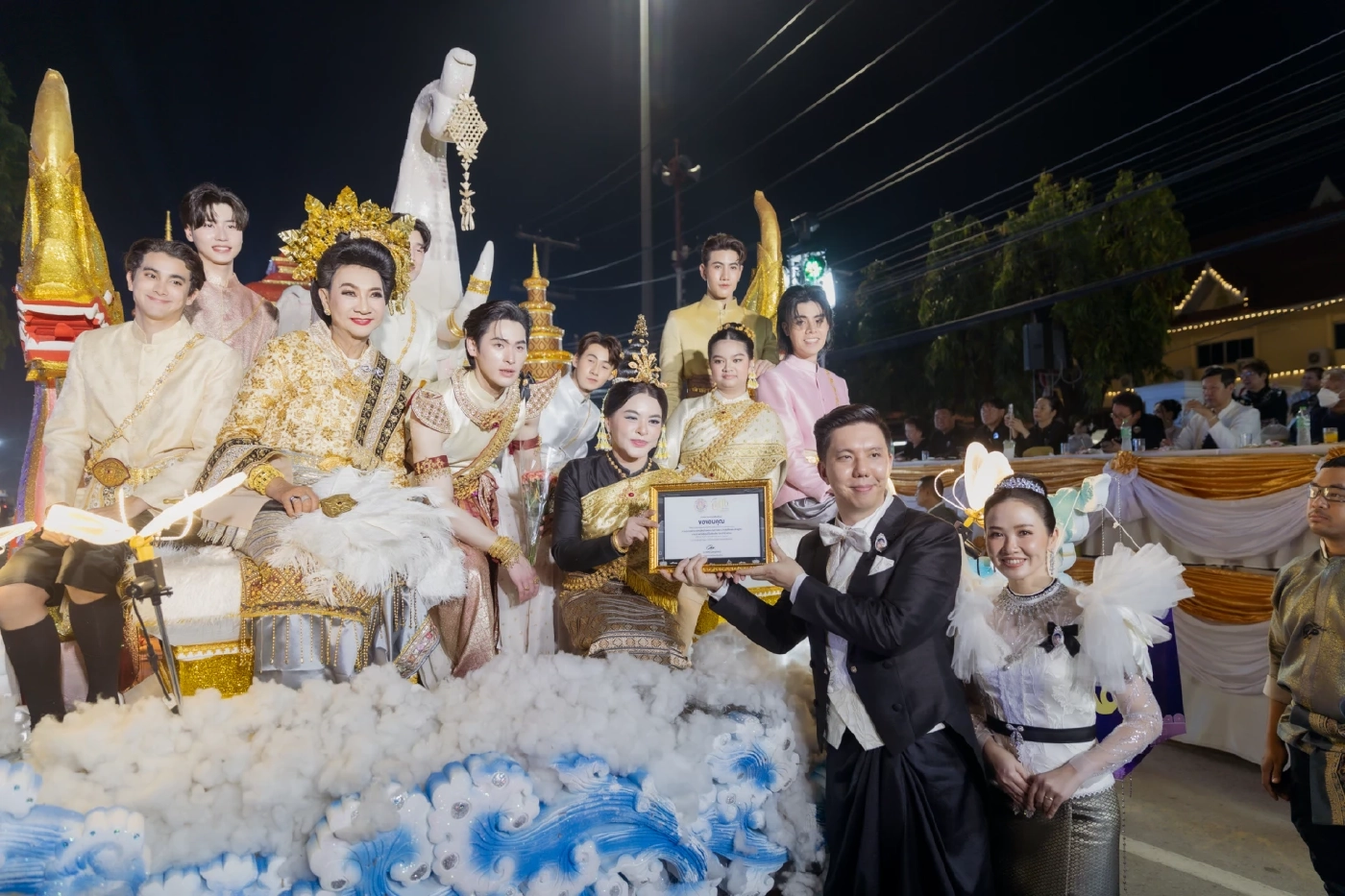 เชียงใหม่จัดขบวนยี่เป็งยิ่งใหญ่ รำลึก "พระพันปีหลวง"