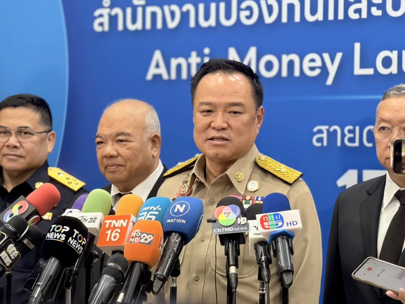 อนุทิน ชาญวีรกูล