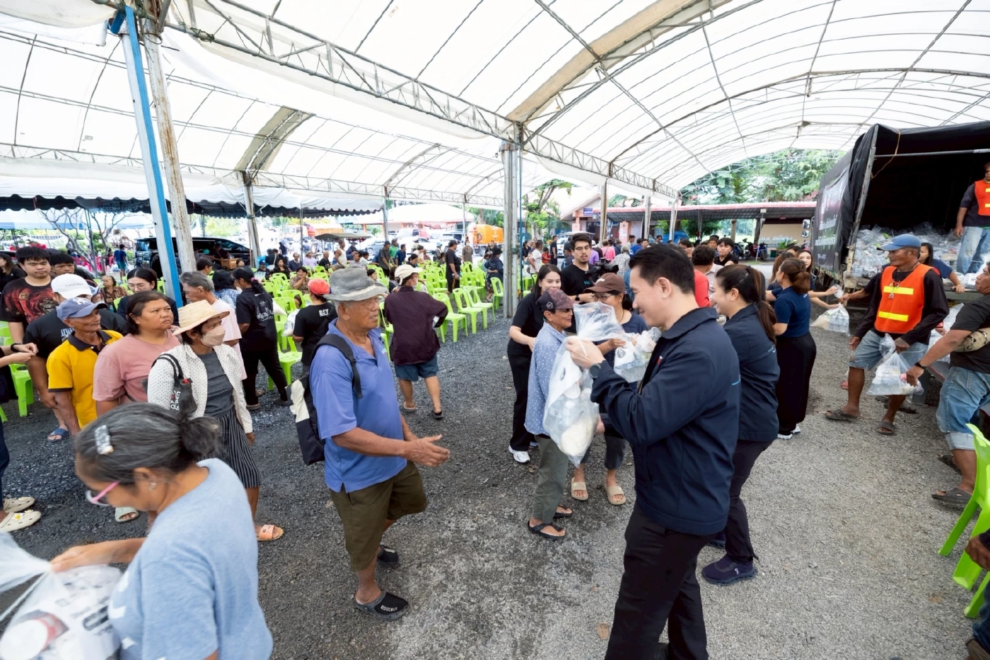 บีทีเอสร่วมพันธมิตร มอบถุงยังชีพ 2,000 ชุด ช่วยผู้ประสบอุทกภัยสิงห์บุรี