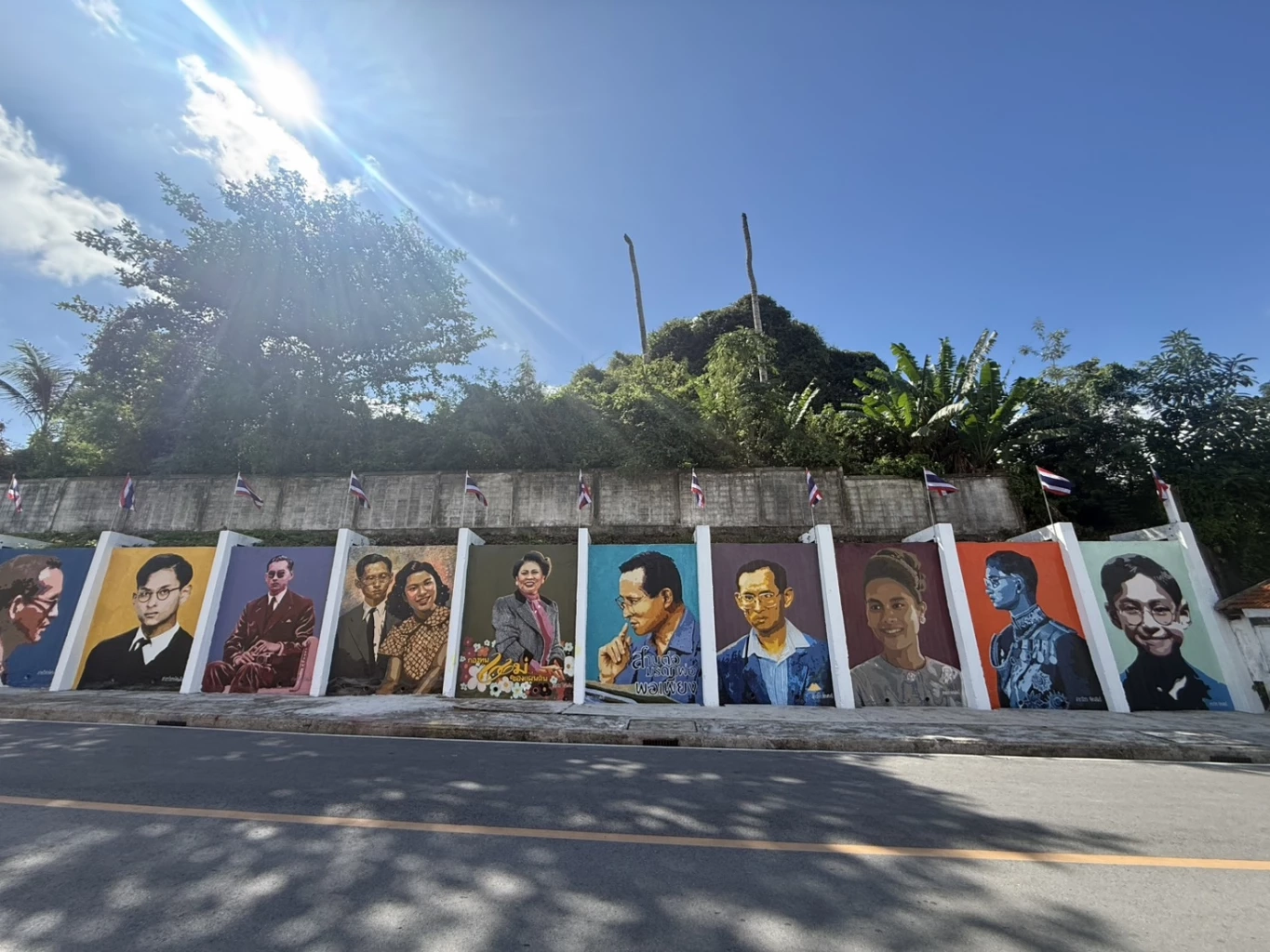 นักศึกษา สาขาวิชาทัศนศิลป์ คณะมนุษย์ศาสตร์ฯ มรภ.รำไพพรรณี ร่วมน้อมรำลึกในพระมหากรุณาธิคุณ