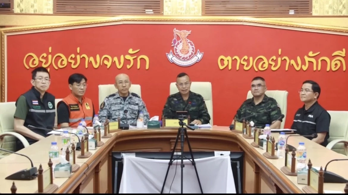 มทภ.4 - ผู้ว่าฯ สงขลา แถลง ศป.กฉ.ในพื้นที่ บูรณาการช่วยน้ำท่วม