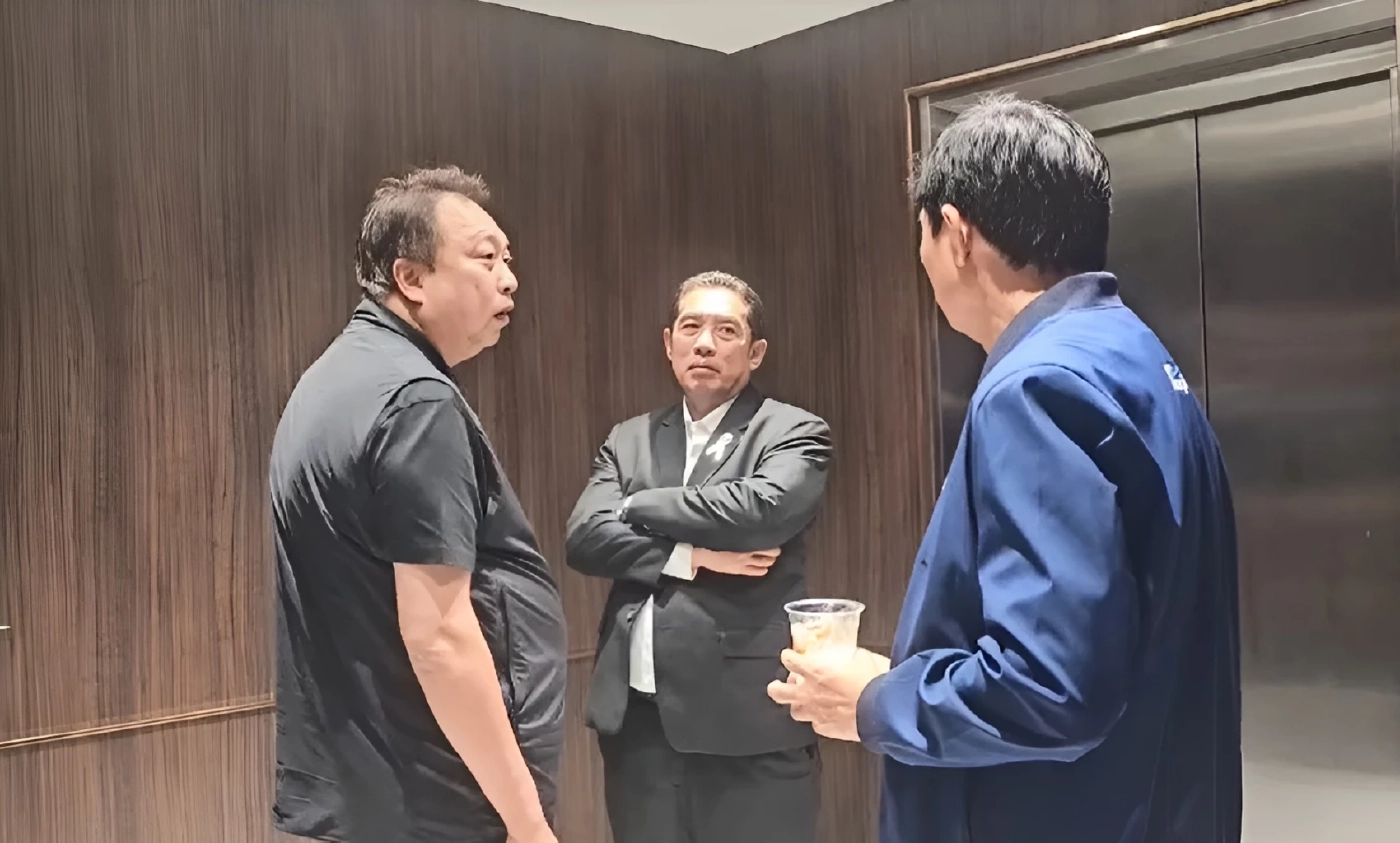 “บ้านใหญ่-บ้านใหม่" ถกเครียดหน้าลิฟต์ภูมิใจไทย เหตุแย่งคุมเขต 1 ชลบุรี (มีคลิป)