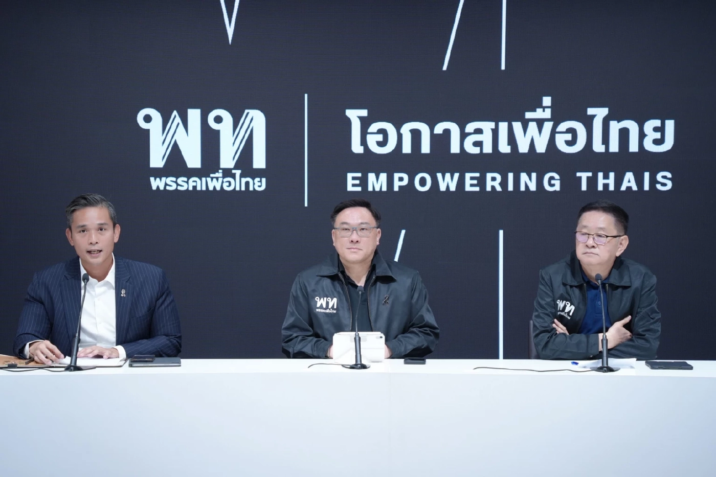 พท.ดักคอ “อนุทิน” ครม.นัดสุดท้ายอย่าเทกระจาด หลังจ่อยุบสภา 12 ธ.ค.