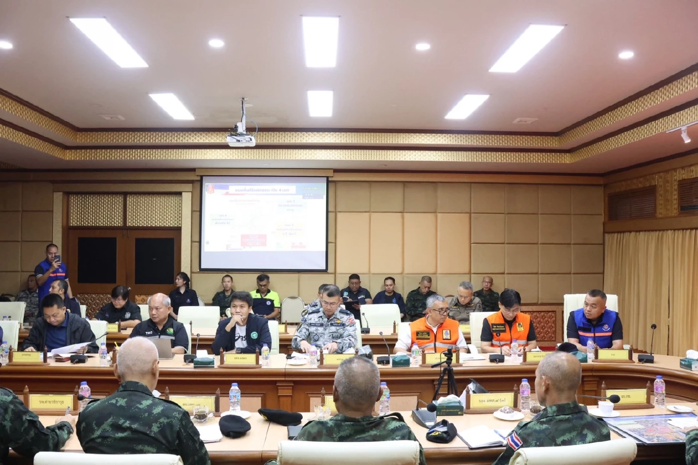ผบ.ทสส.ผู้คุมอำนาจพื้นที่ตัวจริง สั่งเร่งคลี่คลายน้ำท่วมหาดใหญ่