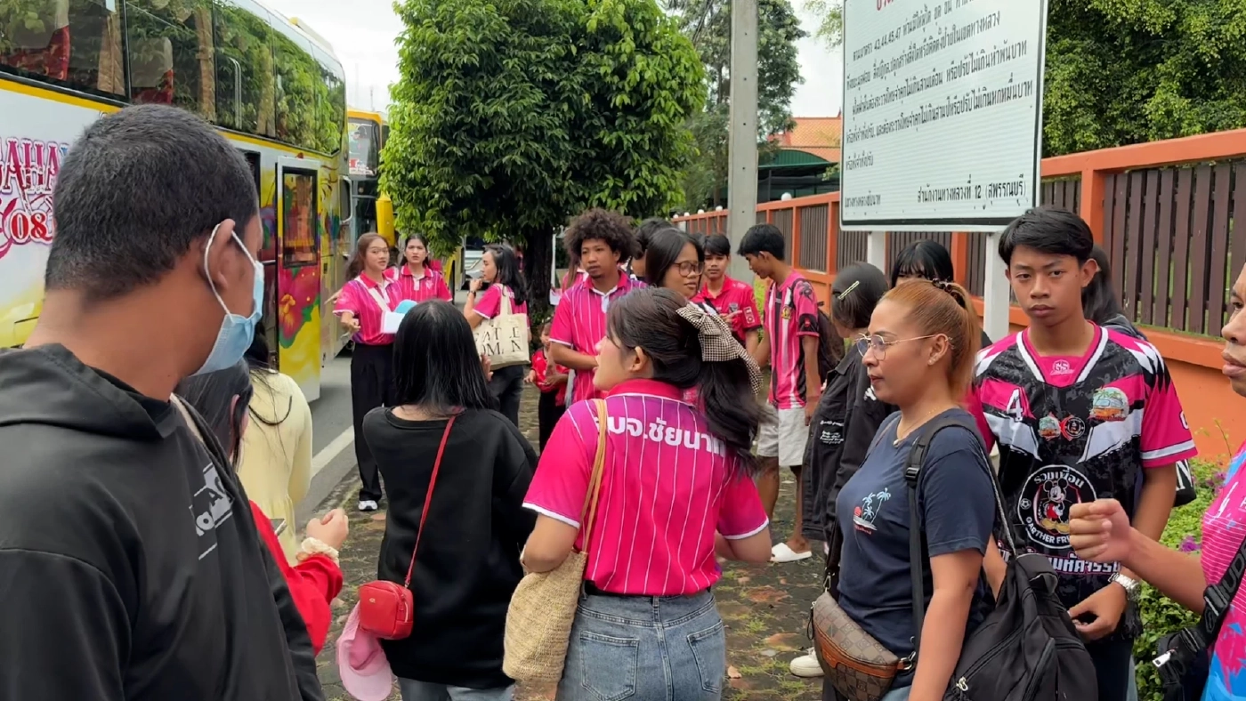 นัดนี้พี่ขอ! ทัพกองเชียร์ รร.อบจ.ชัยนาท เข้า กทม.เชียร์นักเตะ คว้าแชมป์บอล 7