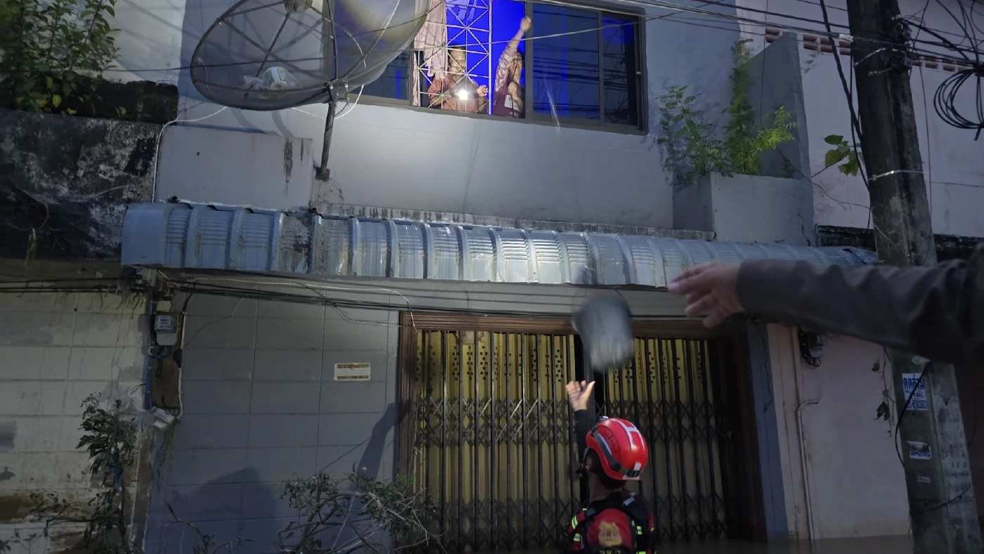 “รบพิเศษ ทบ.” ลงพื้นที่เขต 8 หาดใหญ่ เร่งช่วย ปชช.ที่ติดค้าง