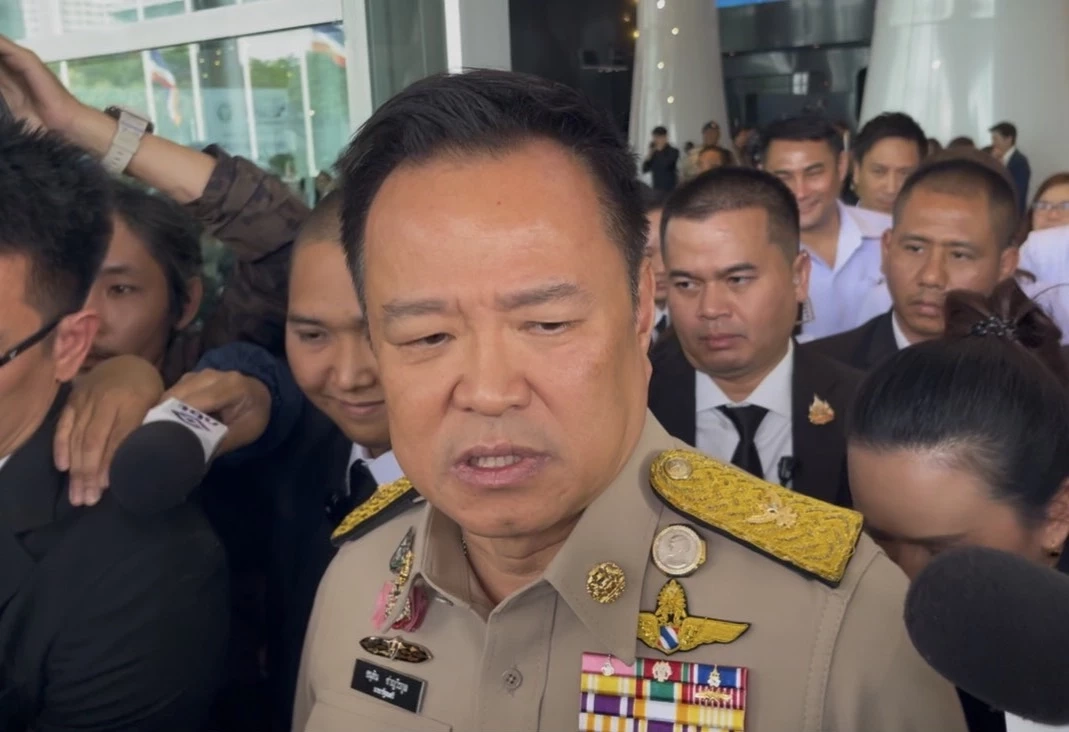 ม้าทองคำซุกเพื่อไทย เปิดตัวบ้านใหญ่อัศวเหม “อัครวัฒน์-ต่อศักดิ์”