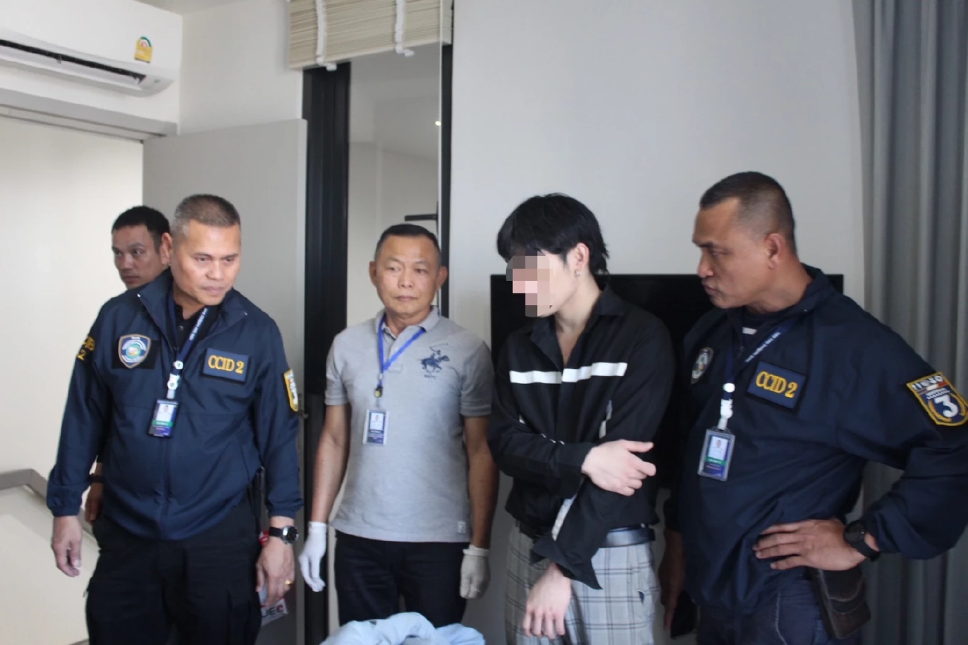 ตำรวจไซเบอร์ ค้นคอนโดหรู จับลูกชายเจ้าของยาดมสมุนไพรยี่ห้อดัง