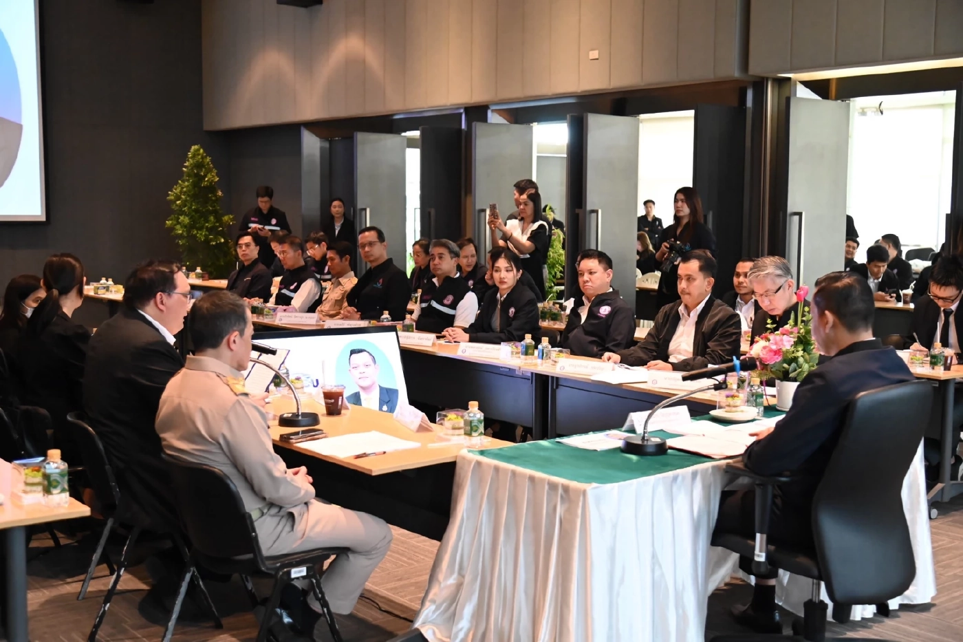 “ธนกร” เยี่ยมนิคมฯ สินสาคร สั่งวางมาตรการกันน้ำท่วมนิคมฯ ทั่ว ปท.