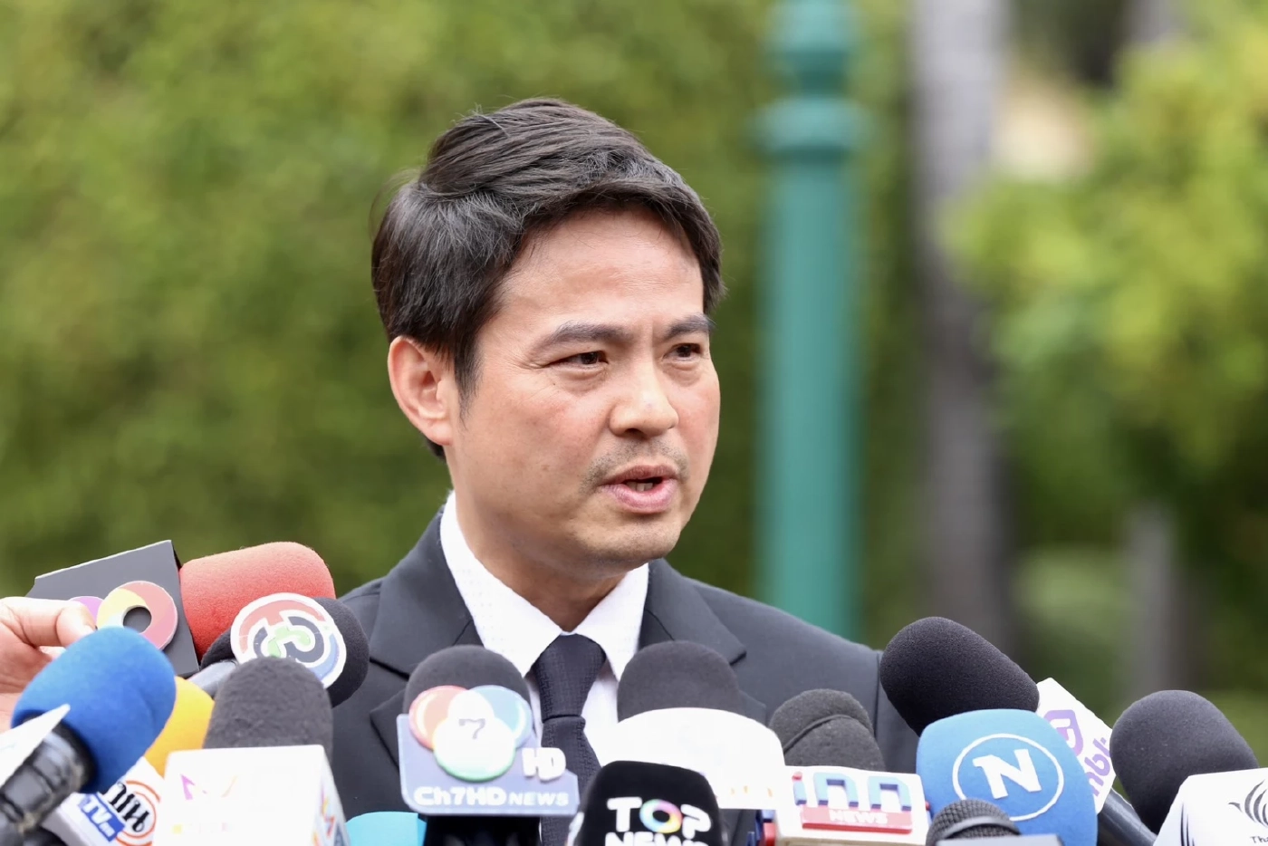 นายภราดร ปริศนานันทกุล รัฐมนตรีประจำสำนักนายกรัฐมนตรี