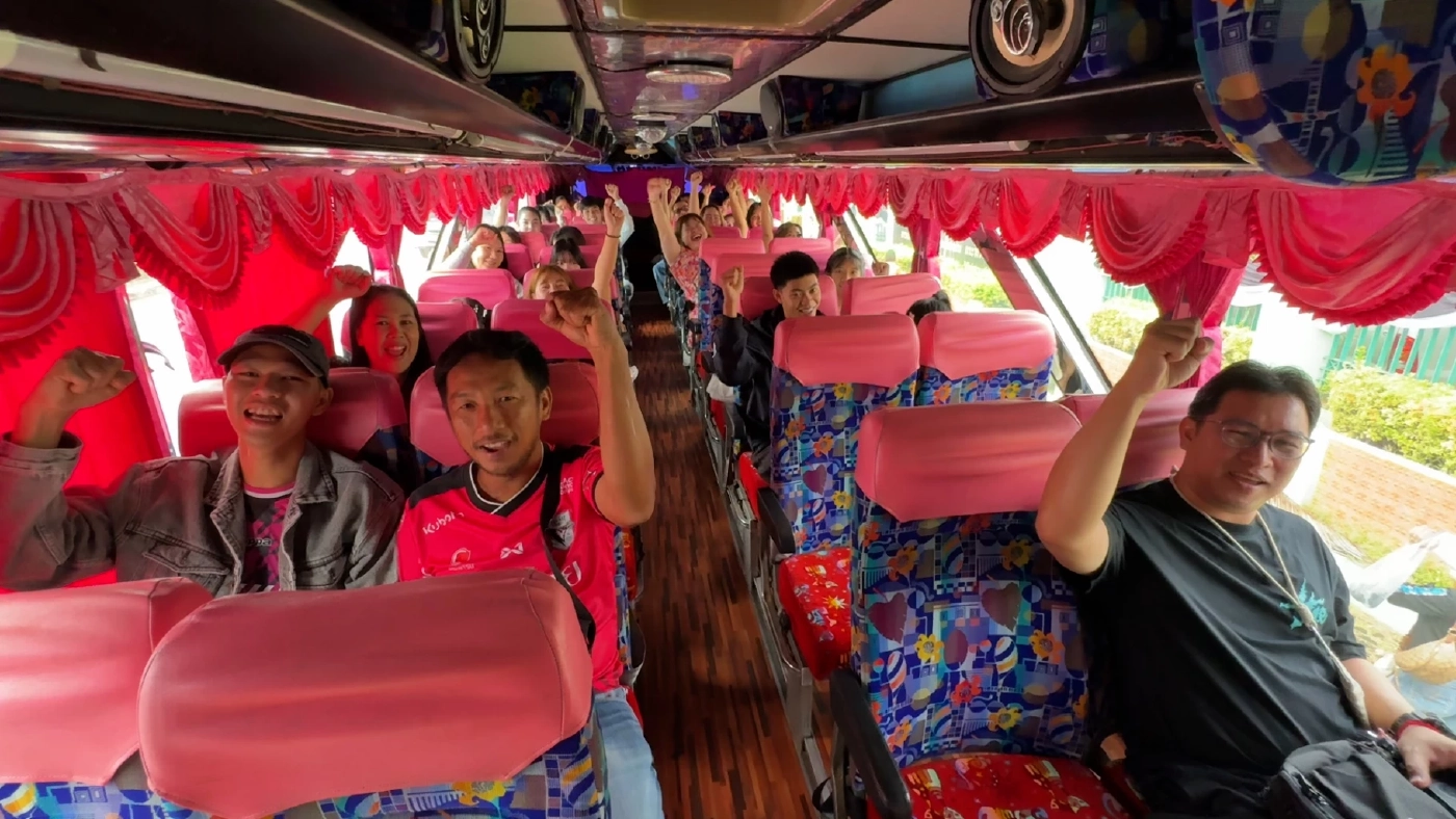 นัดนี้พี่ขอ! ทัพกองเชียร์ รร.อบจ.ชัยนาท เข้า กทม.เชียร์นักเตะ คว้าแชมป์บอล 7