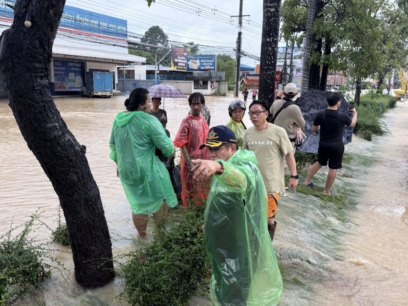 โฆษก กษ. เผย “ร.อ.ธรรมนัส” ฝ่าฝนลุยเองช่วยน้ำท่วมหาดใหญ่