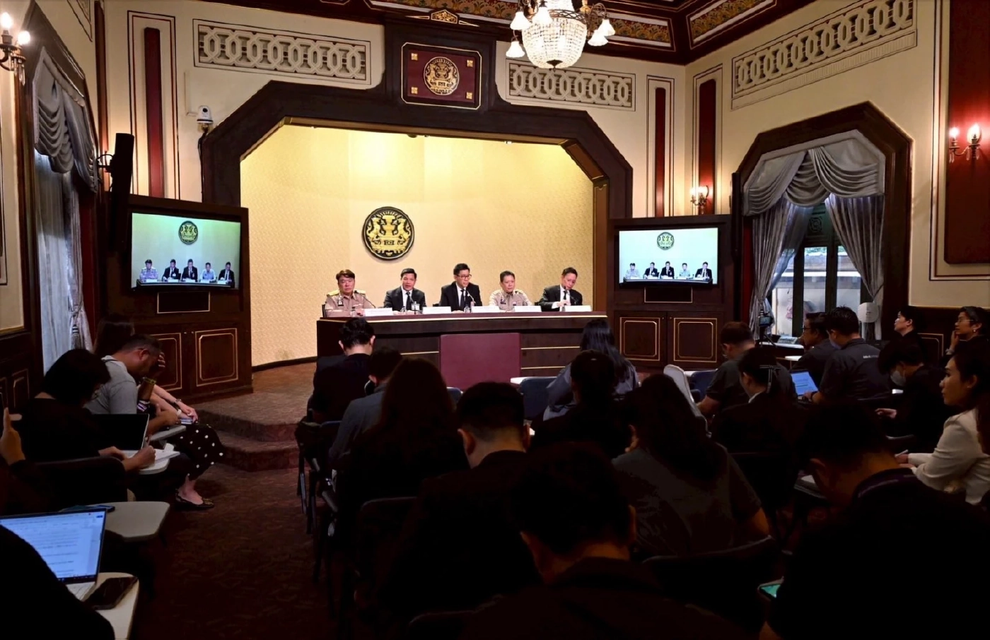 ครม. เศรษฐกิจเคาะตั้ง AMC แก้หนี้เสียประชาชน เฟสแรก 6.2 หมื่นล้าน