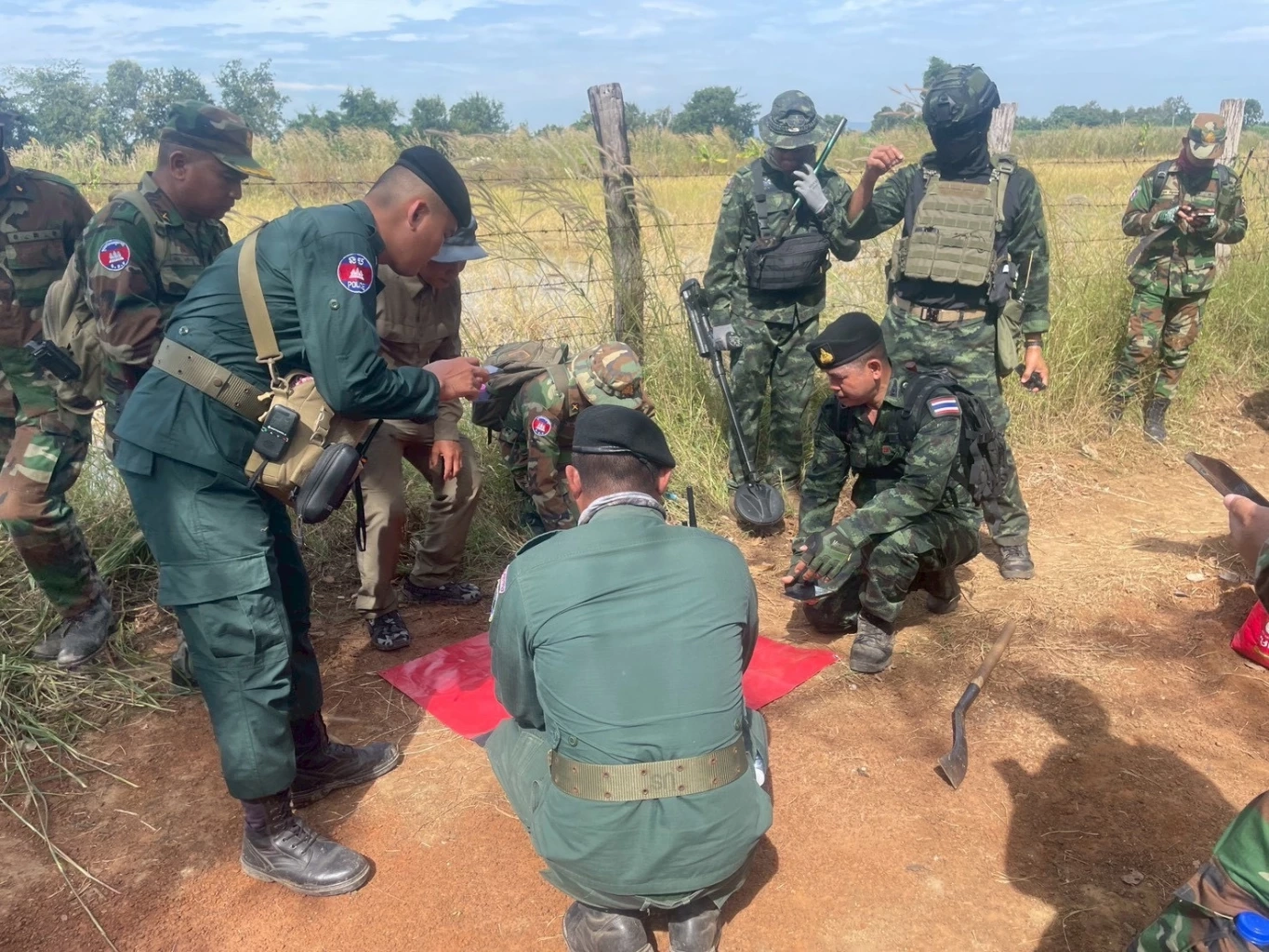 เปิดคลิป! "ปักหมุดชั่วคราว" หนองหญ้าแก้ว ชาวบ้าน "ยุคเขมรแดง" เชื่อ กัมพูชาไม่อพยพออก