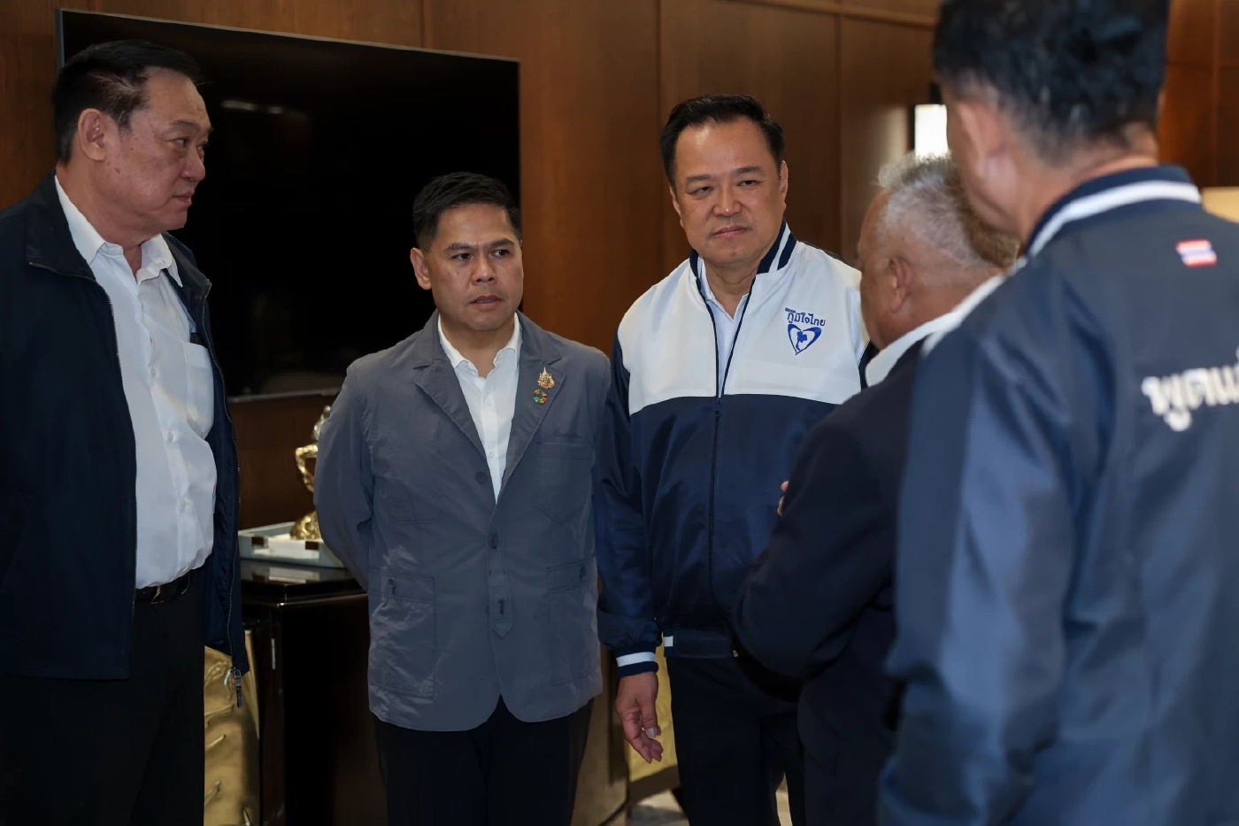 “อนุทิน”ลั่น ดัน ภท. สู่อันดับ 1 - เปิดตัวบ้านใหญ่ “อังกินันทน์”