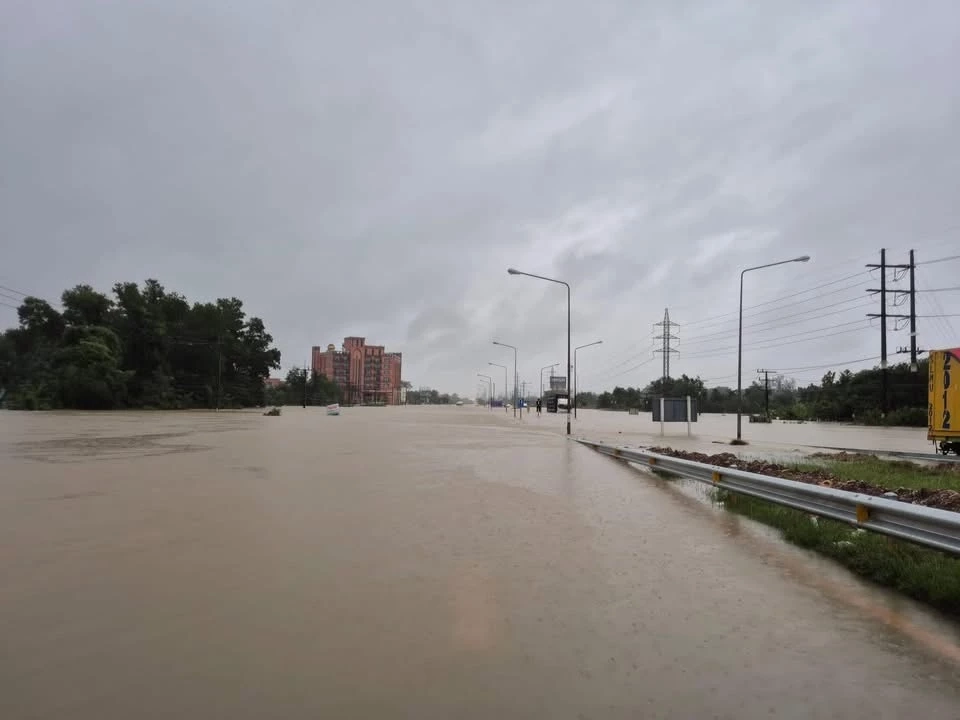 เปิดสาเหตุ "น้ำท่วมภาคใต้" หนักกว่าปี 53 ชี้ฝนหนัก 24 ชั่วโมง สูงสุดในรอบ 300 ปี (มีคลิป)