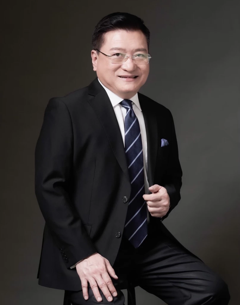 ศ.ดร.เกรียงศักดิ์ เจริญวงศ์ศักดิ์  (ดร.แดน) ประธานสถาบันการสร้างชาติ(NBI) ประธานสถาบันอนาคตศึกษาเพื่อการพัฒนา(IFD) และนักวิชาการอาวุโส มหาวิทยาลัยฮาร์วาร์ด