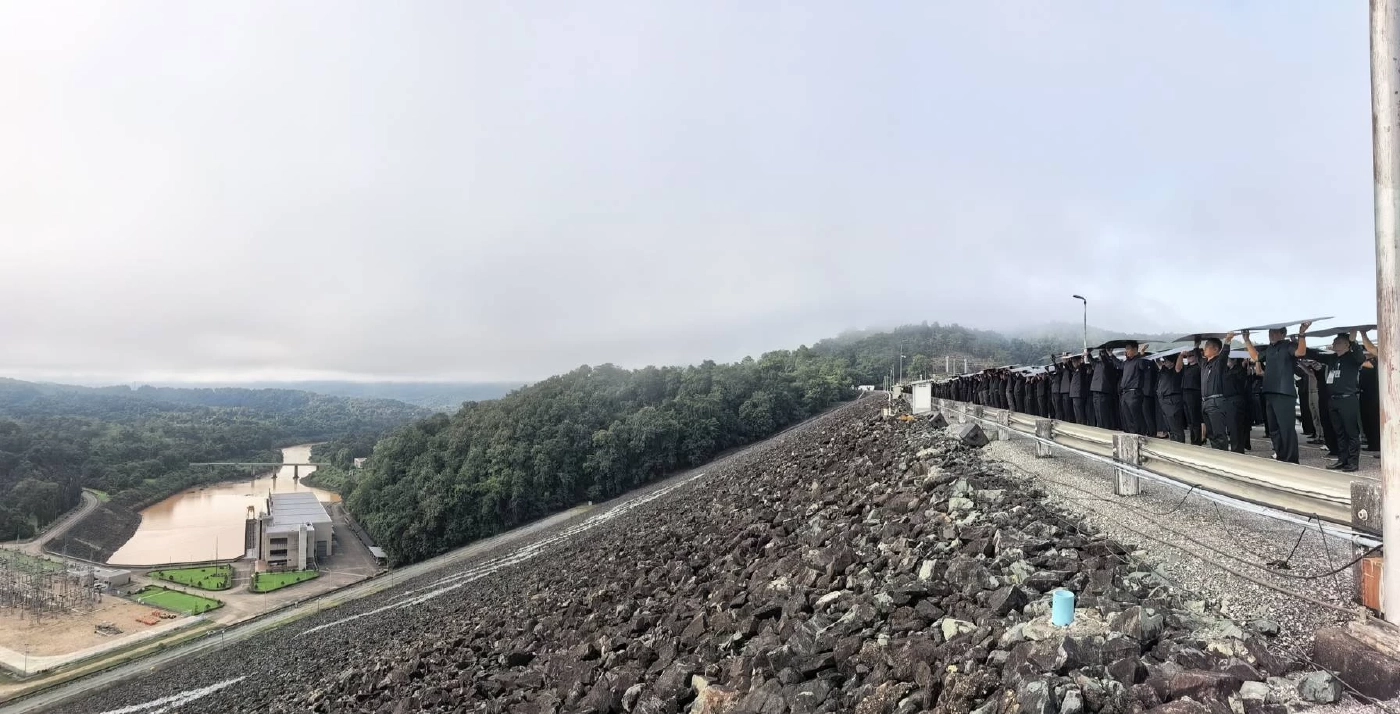 “รมว.อรรถพล” นำชาวอุตรดิตถ์กว่า 1,000 คน จัดกิจกรรม "เรารักพระพันปีหลวง" ณ เขื่อนสิริกิติ์