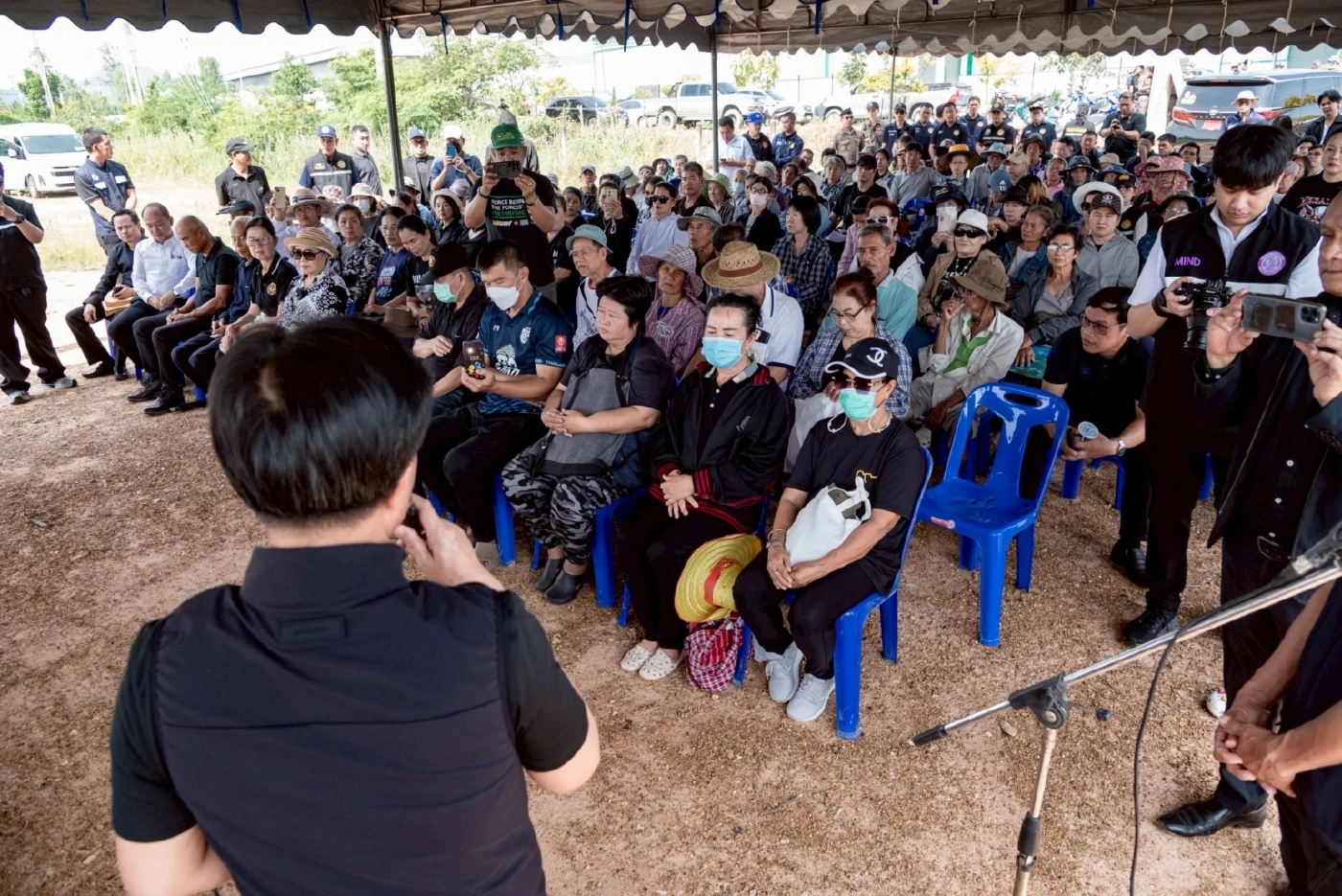 รมช.อุตฯ ลงพื้นที่เขาย้อยฟังชาวบ้านค้านโรงงานน้ำมันยางเก่า